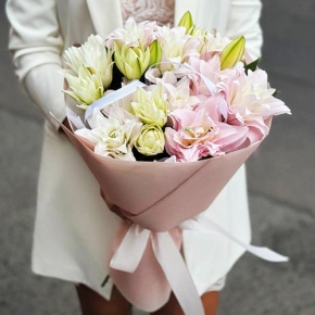 Букет из 7 пионовидных лилий в Ликино-Дулёво