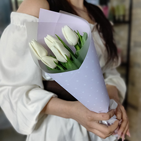 Букетик из 5 белых тюльпанов в Ликино-Дулёво