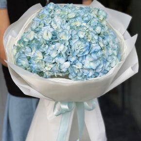 Букет из 5 голубых гортензий в Ликино-Дулёво