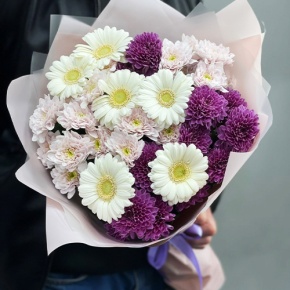 Букет "Сюрприз" из хризантем и гербер в Ликино-Дулёво