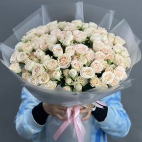 Букет из 35 кремовых кустовых роз (50 см) в Ликино-Дулёво