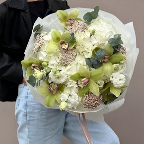 Букет "Эдем" из гортензии, орхидей, эустом, эвкалипта и озатамнуса в Ликино-Дулёво