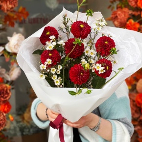 Букет "Марс" из георгин и хамелациума в Ликино-Дулёво