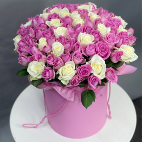 Композиция в шляпной коробке из 151 розы кения микс в Ликино-Дулёво