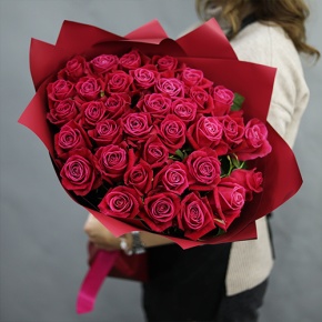 Букет из 35 малиновых роз Шангрила (50 см) в Ликино-Дулёво