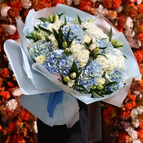 Букет "Елизавета" из гортензий, роз и пионовидных ароматных лилий в Ликино-Дулёво