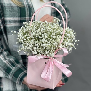 Композиция в сумочке из гипсофил в Ликино-Дулёво