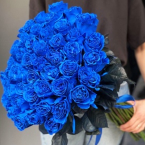 Букет из 51 синей розы Эквадор под ленту (70 см) в Ликино-Дулёво