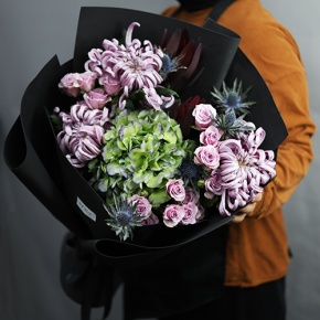 Букет "Бессоница" из хризантем Виена, сафари, кустовых роз, Голландской гортензии и эрингиума в Ликино-Дулёво