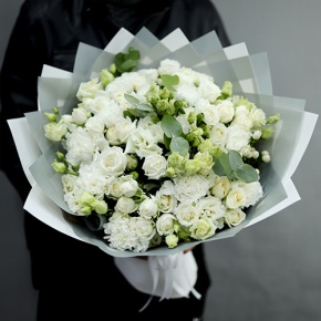 Букет "Маскарпоне" из роз, диантусов, эустом и гиперикума в Ликино-Дулёво