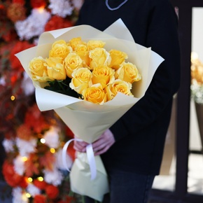 Букет "Еллоу" из 15 ярких роз (70 см) в Ликино-Дулёво