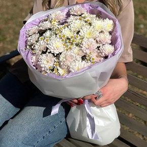 Букет "Нежный взгляд" из кустовых хризантем и ромашек в Ликино-Дулёво