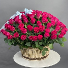 Композиция в корзине из 151 малиновой розы в Ликино-Дулёво