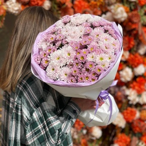 Букет "Миражи" из кустовых хризантем и сантини в Ликино-Дулёво