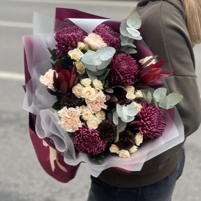 Букет "В каждом мгновении" из хризантем Бигоуди, кустовых роз, сафари, гербер Экзотик и диантусов в Ликино-Дулёво