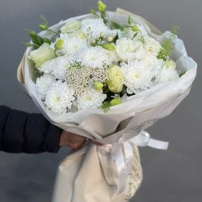 Букет "Меланхолия" из роз и хризантем в Ликино-Дулёво