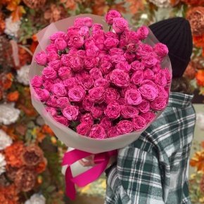 Букет из 35 малиновых кустовых пионовидных роз (60 см) в Ликино-Дулёво