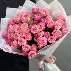 Букет из 11 нежных кустовых роз в Ликино-Дулёво