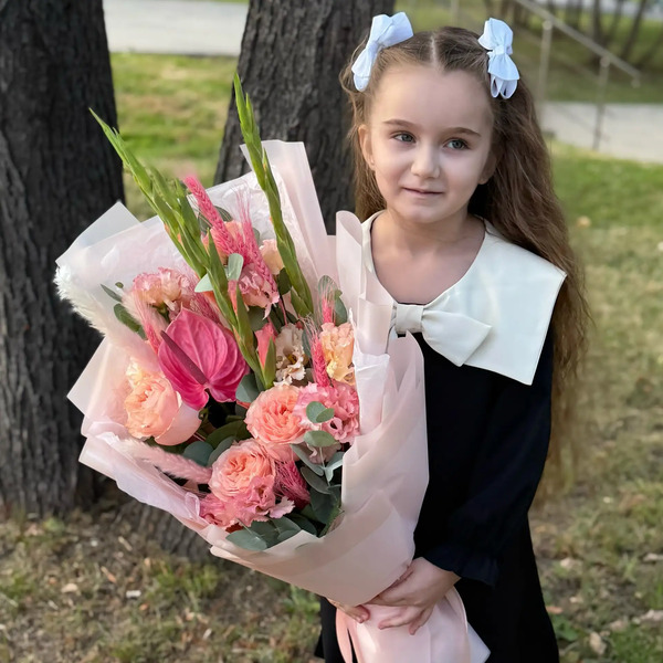 Букет на 1 сентября с гладиолусами, розами и антуриумом в Ликино-Дулёво