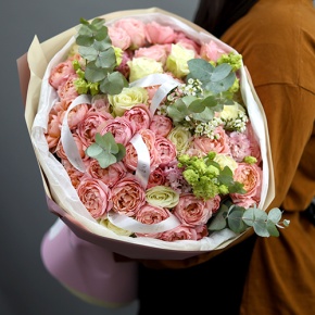 Букет "Миссис" из кустовой розы Джульетта и эустом в Ликино-Дулёво