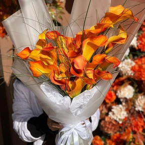 Монобукет из 21 оранжевой каллы в Ликино-Дулёво