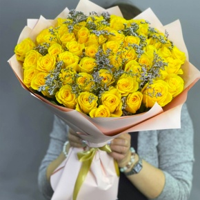 Букет из 51 лимонной розы с лимониумом в Ликино-Дулёво