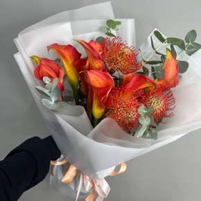 Букет "Империал" из калл, лейко и эвкалипта в Ликино-Дулёво