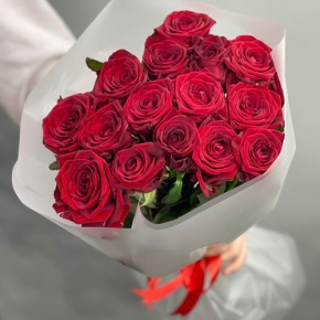 Букетик из 15 красных роз (60 см) в Ликино-Дулёво