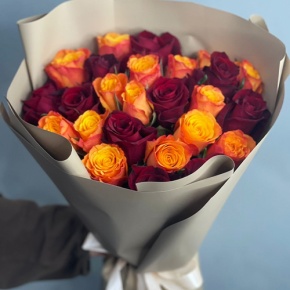Букет из 25 Кенийских роз микс (40 см) в Ликино-Дулёво