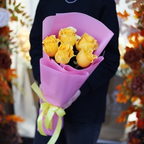 Букет "Еллоу" из 5 ярких роз (70 см) в Ликино-Дулёво