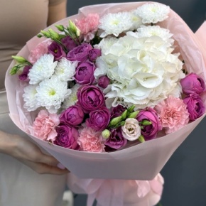 Букет "Вуаль" из хризантемы, кустовых пионовидных роз Мисти Баблз, диантусов, Голландской гортензии и эустом в Ликино-Дулёво