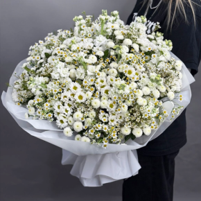 Букет "Эдем" из хризантем, маттиол и ромашек в Ликино-Дулёво