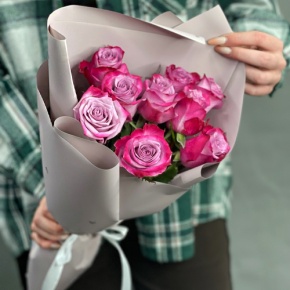 Букет "Сесилия" из 9 фиолетовых роз кения (40 см) в Ликино-Дулёво