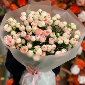 Букет из 35 нежных кустовых роз (40 см) в Ликино-Дулёво