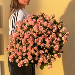 Букет из 39 нежных кустовых роз (70 см) в Ликино-Дулёво