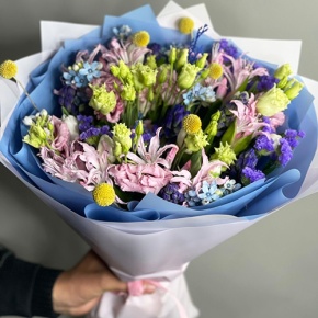 Букет "Загадка вечности" из гиацинтов, нерине, тюльпанов и оксипеталума в Ликино-Дулёво