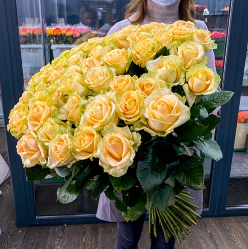 75 роз Аваланж (70 см) в Ликино-Дулёво