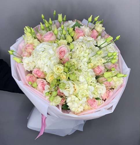 Букет "София" из гортензий, эустом и роз в Ликино-Дулёво