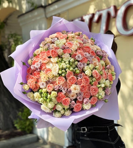 Букет из 101 кустовой розы микс в Ликино-Дулёво